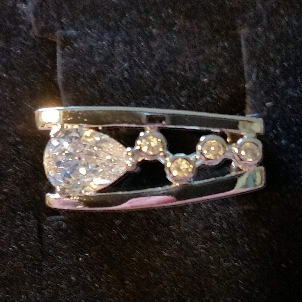 Fun Silver And Clear Crystal Costume Ring